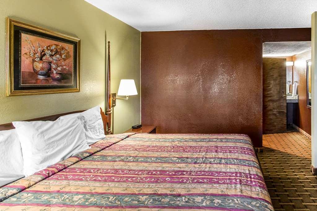 Rodeway Inn & Suites Smyrna Room photo